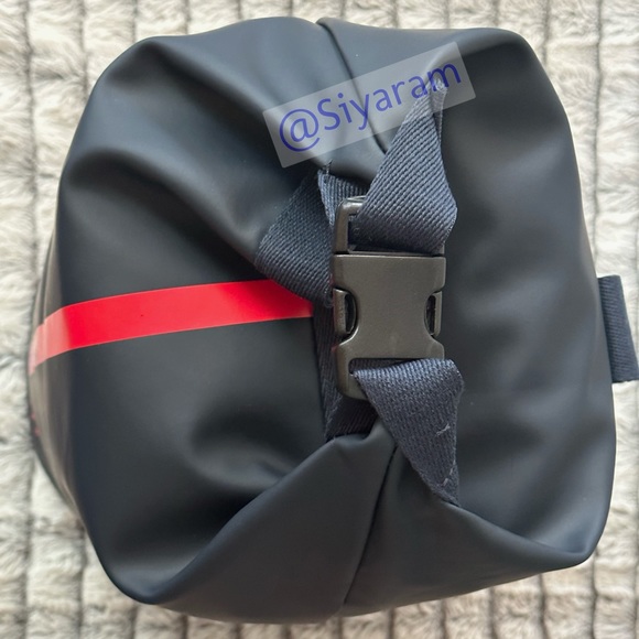 Prada sailing bag/ bucket bag/ gym bag / travel / Weekender bag - Picture 4 of 9